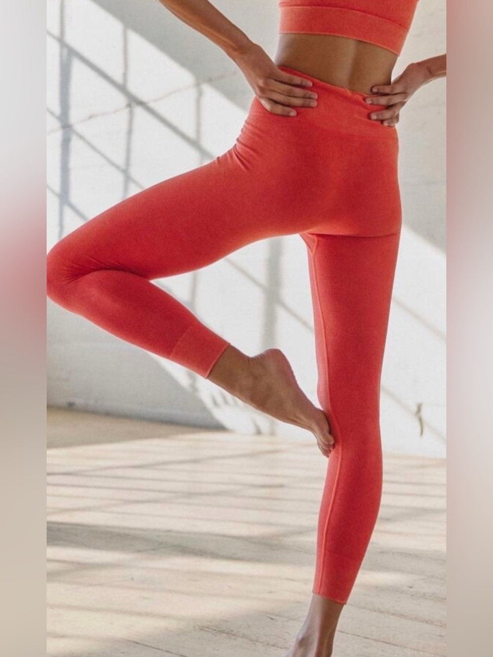 FREE PEOPLE MOVEMENT 
GO TO LEGGINGS
WASHED RED ALERT
size xs-small